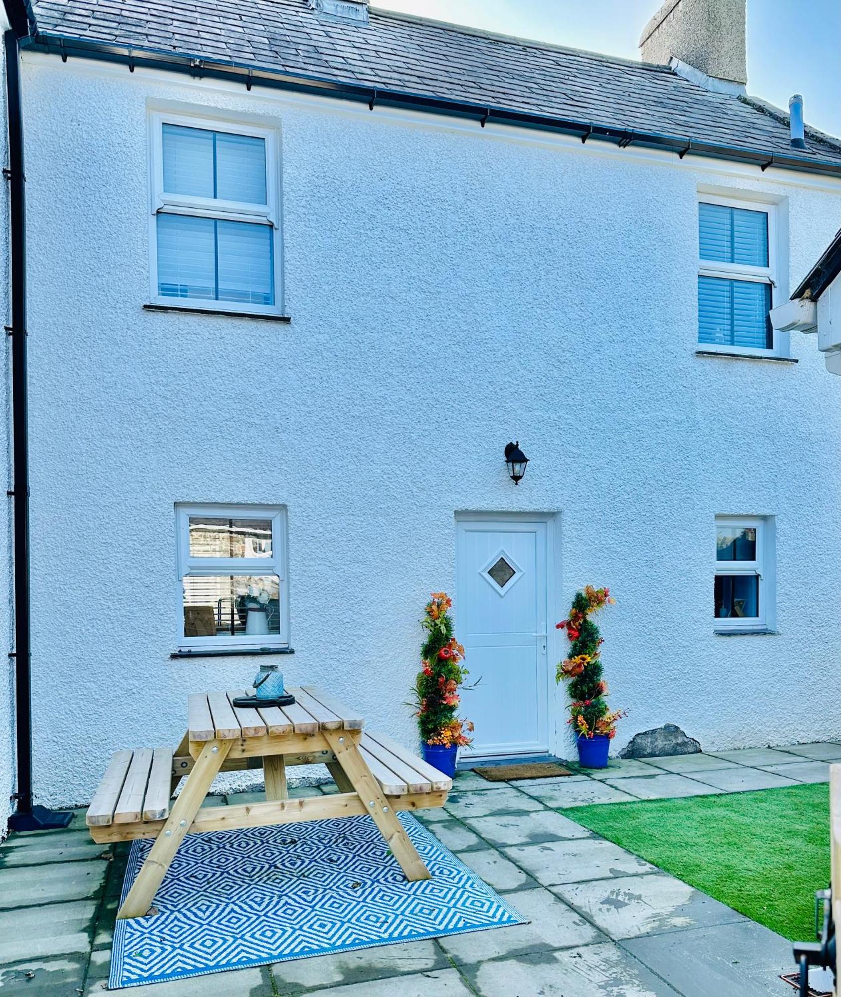 White Horses Anglesey Holiday home *
